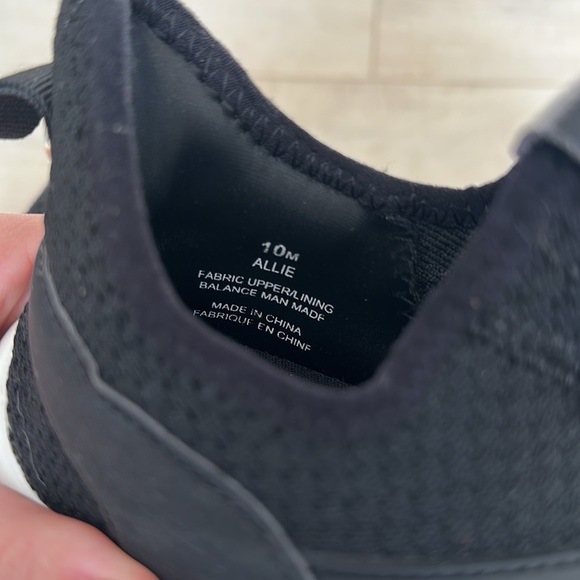 Cushionaire Black Sneakers Size 10 - Picture 4 of 6